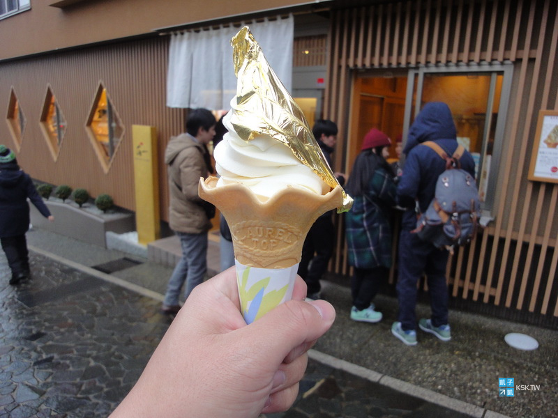[金澤] 箔一 「金箔冰淇淋」兼六園店