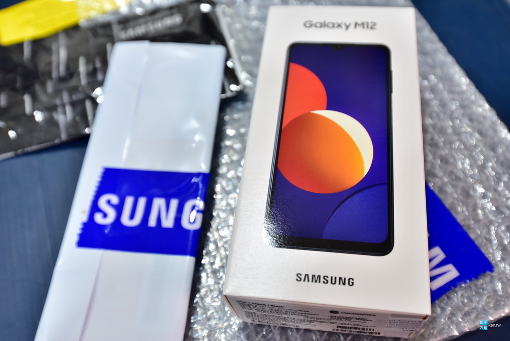 【比價】SAMSUNG Galaxy M12 (4G/128G) 大電量、大容量、大螢幕，5000元以內的平價手機推薦-透過LINE購物導購、蝦皮商城的三星官方授權旗艦店也很常有優惠