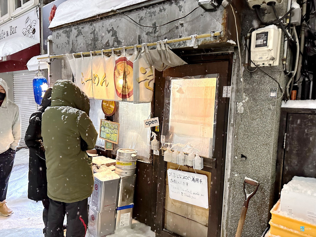 【北海道薄野】空拉麵(Ramen Sora) &#8211; 半夜都還要排隊的超級美食名店、味增拉麵 (ラーメン空)