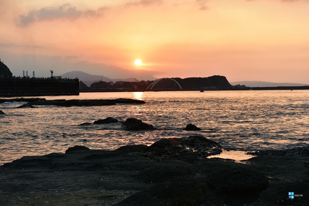 【基隆。景點】八斗子大坪海岸-海邊撈魚、親子遊景點、人氣戲水景點、看夕陽熱門拍攝