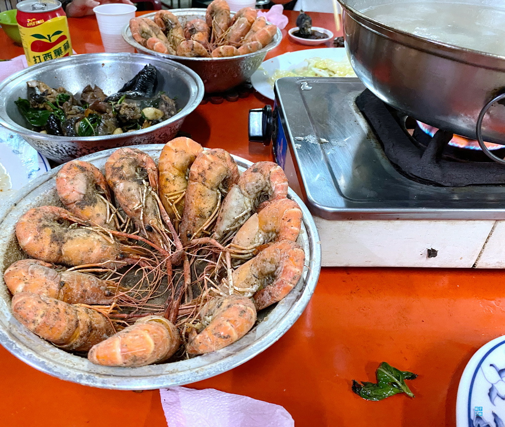 【雲林美食】虎尾烏骨雞烤活蝦~很厲害的烤活蝦店！隱藏版美食~胡椒蝦