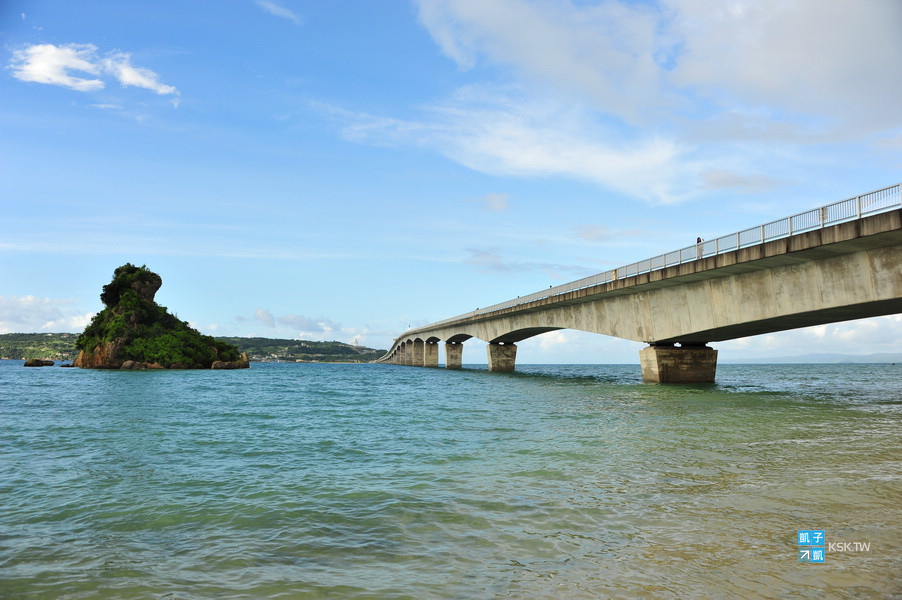 [沖繩。必來景點] <古宇利海灘>玩水去、超幸運遇到古宇利藍~古宇利大橋旁、清澈程度首屈一指的美麗海灘(推薦)